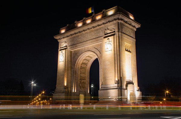 How to plan a UK cruise that incorporates visits to historic British estates?